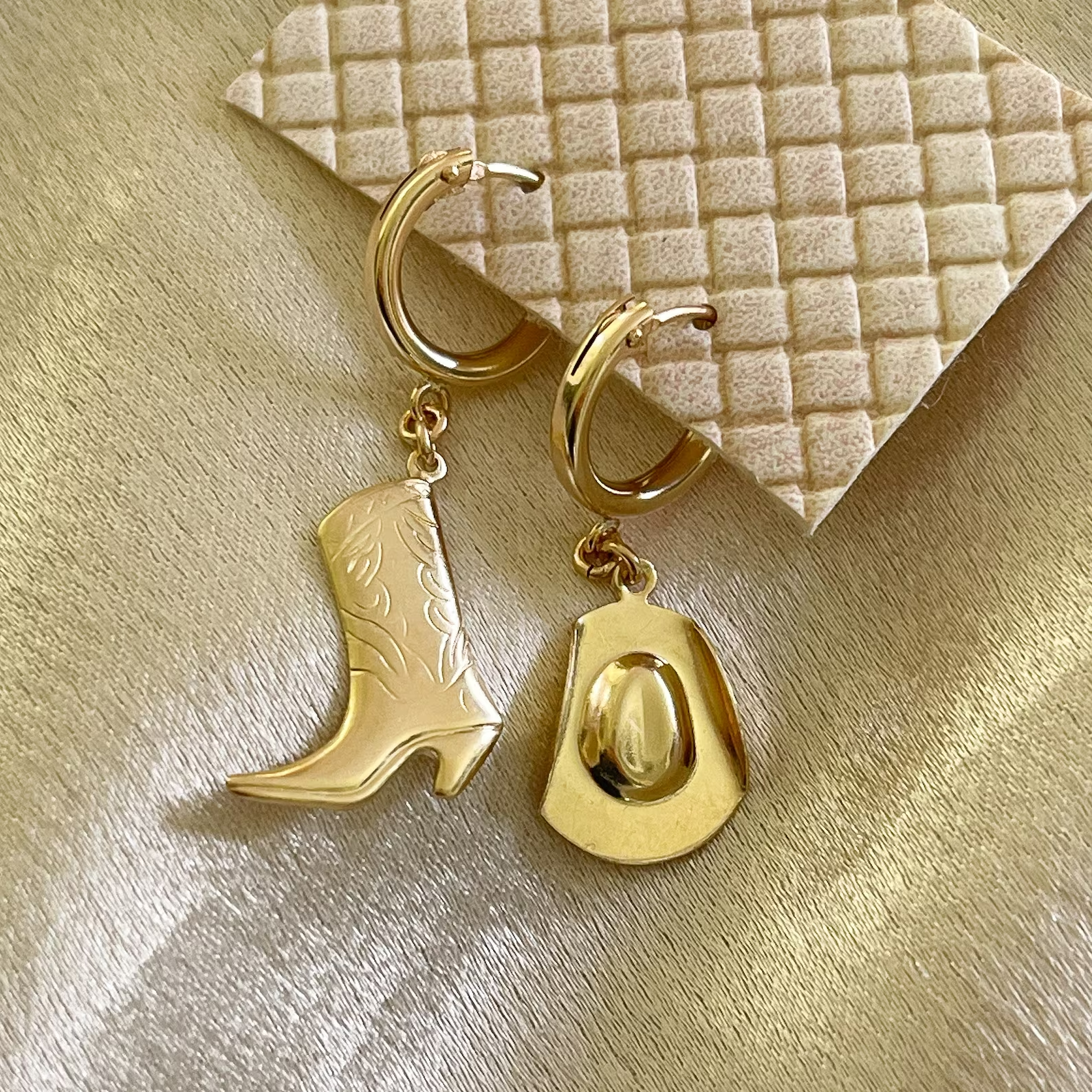 Rosy Brown Jessie® Western Opal Hoop Set & Necklace